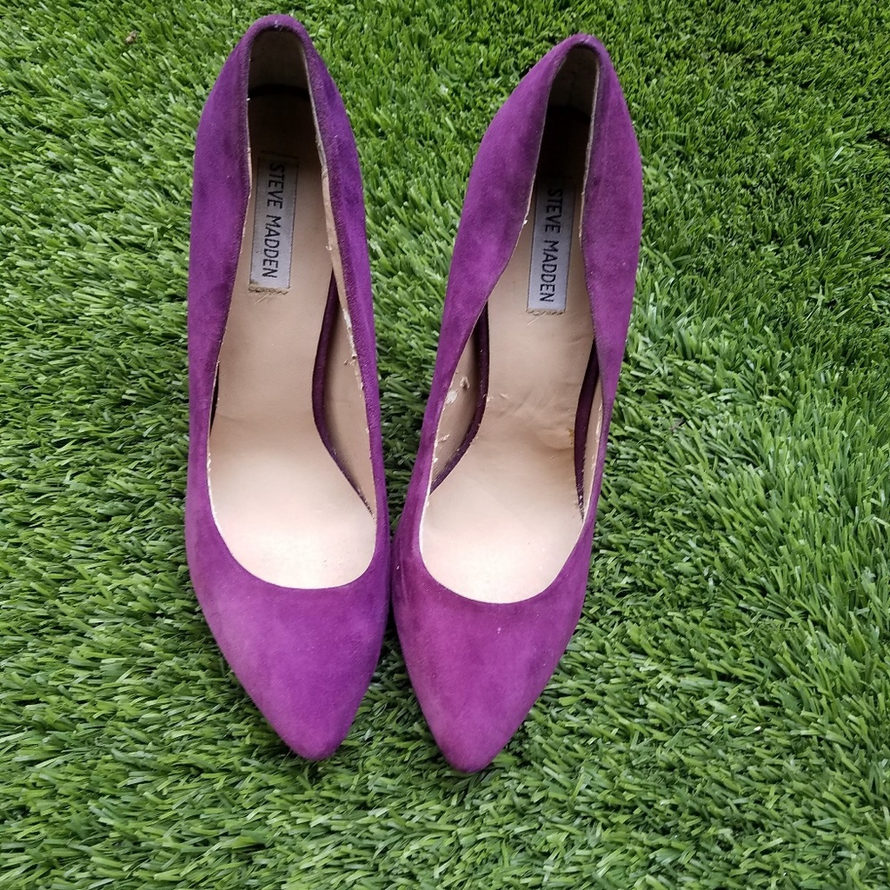 Purple pumps
